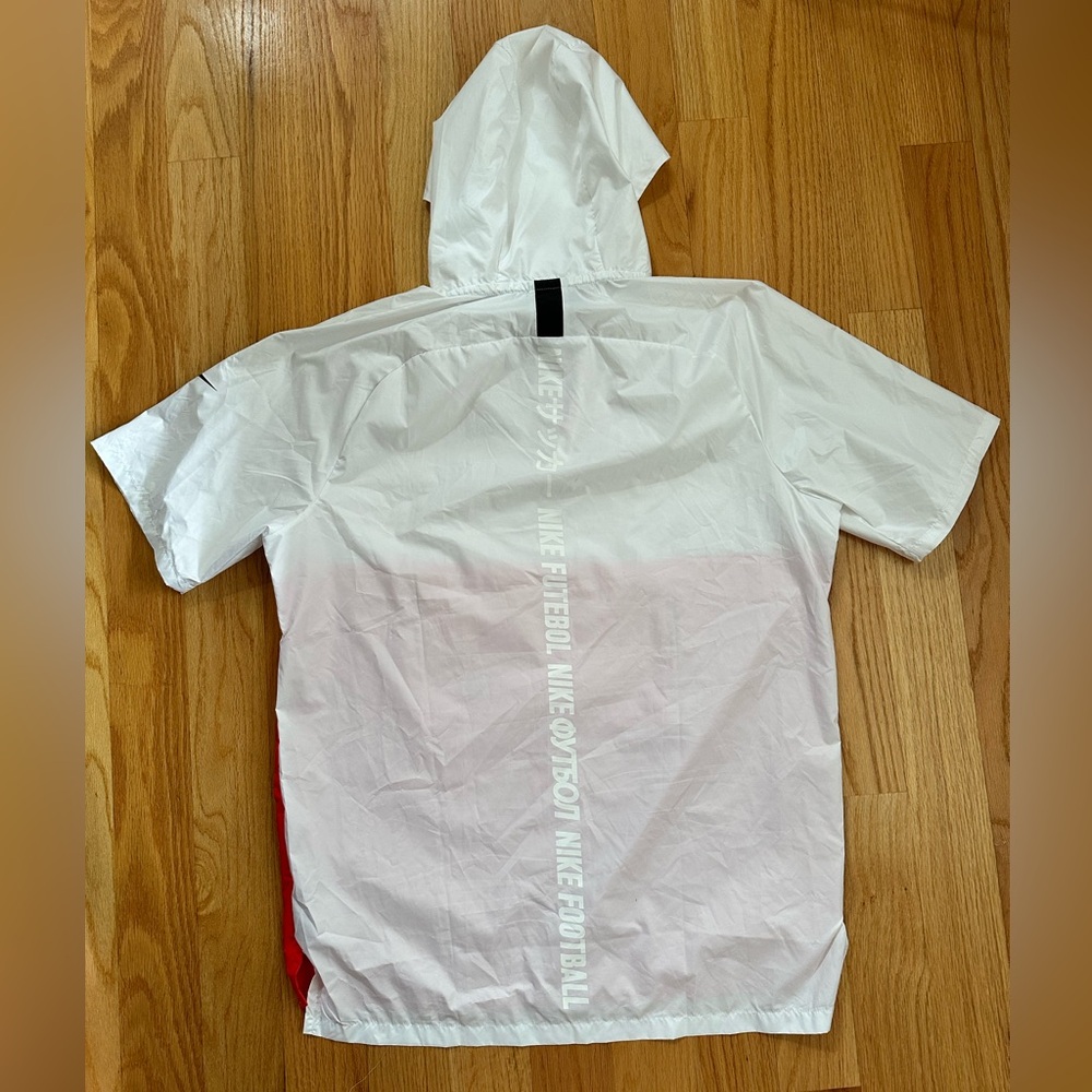 Nike FC Men’s White and Red Hooded Short-Sleeve Pullover - Picture 4 of 4